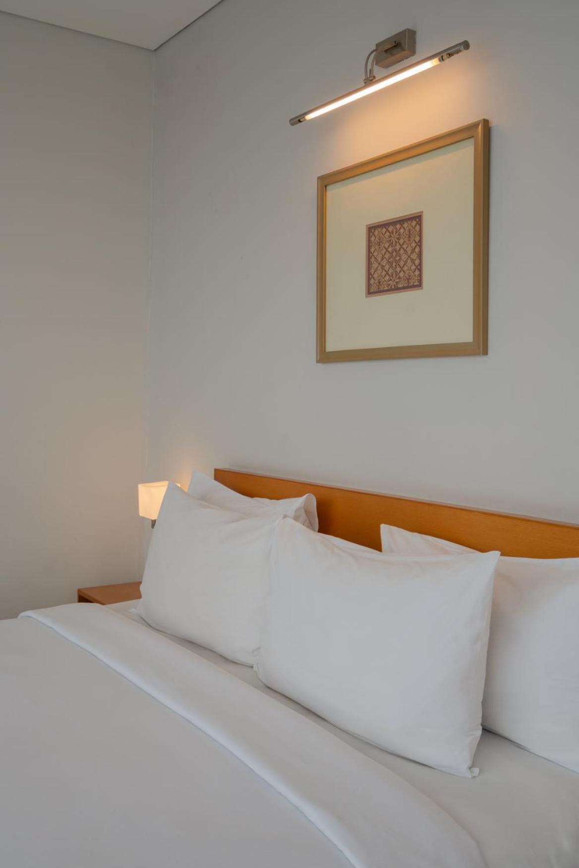 The Capital Hotel Surabaja Zewnętrze zdjęcie