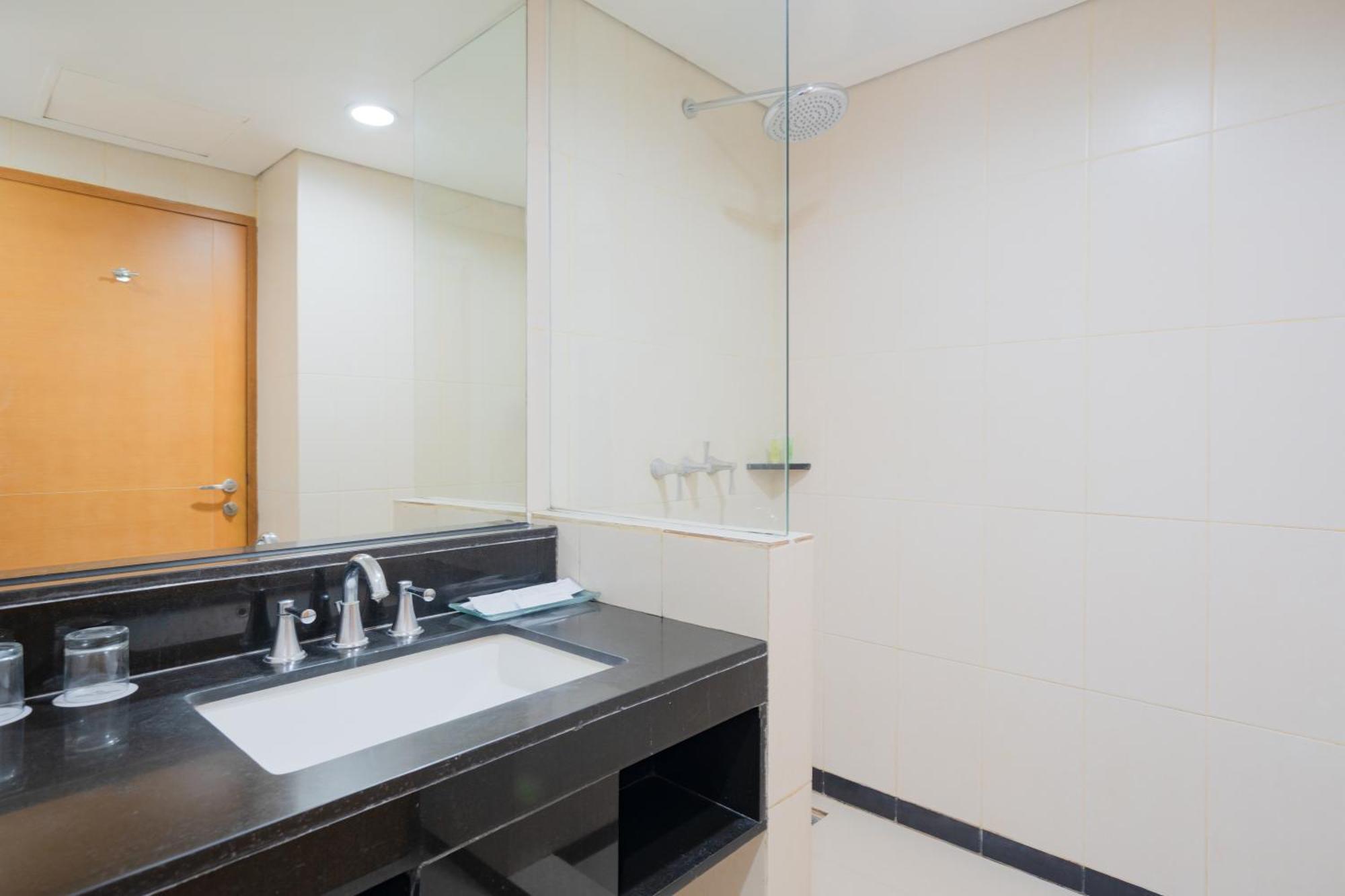 The Capital Hotel Surabaja Zewnętrze zdjęcie